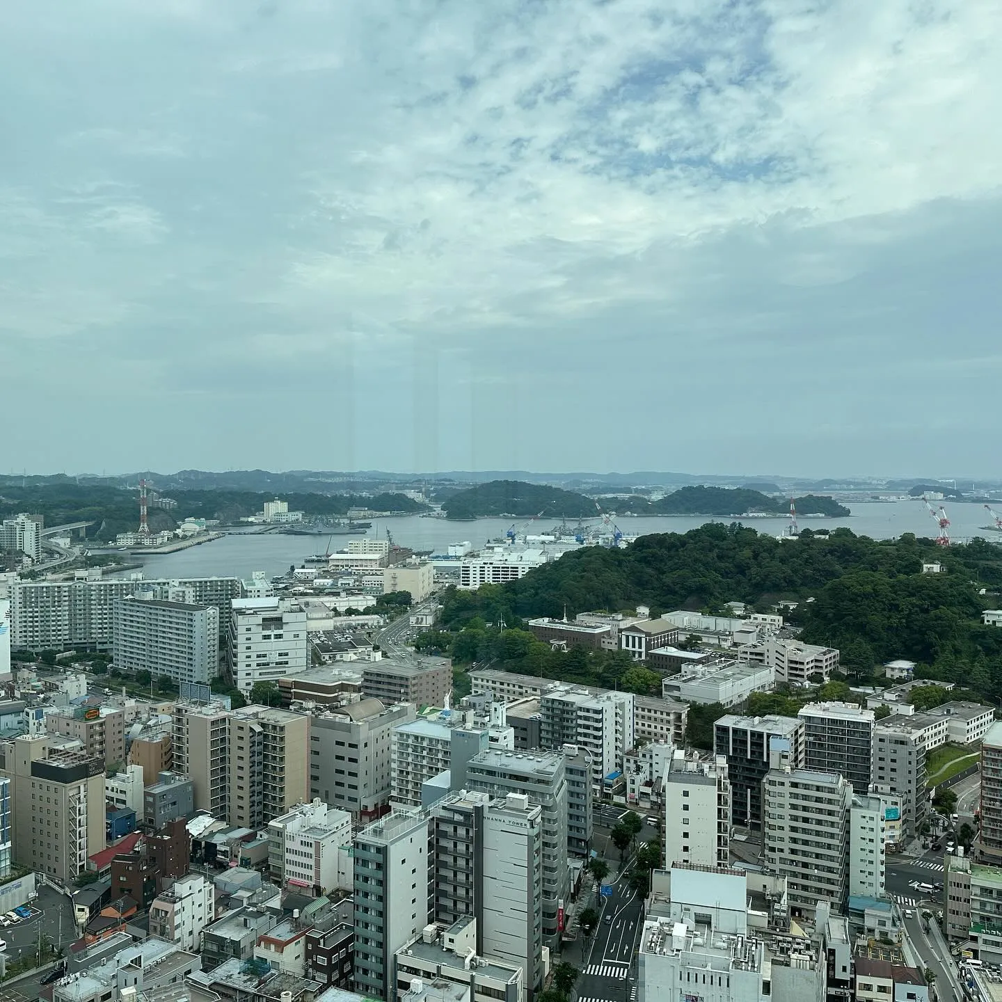 横須賀は真ん中あたりのタワーマンション高層階でちょくちょく景...