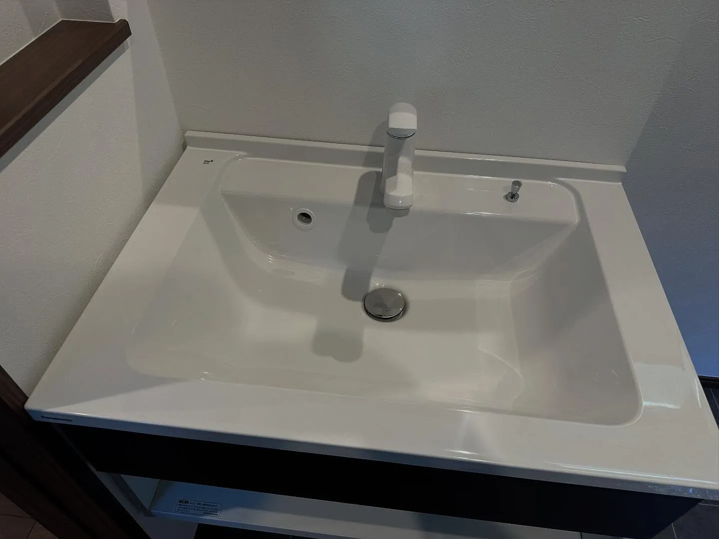 苦手なコーキングなどもへこたれず頑張り、癒しを求めて滝を拝み...