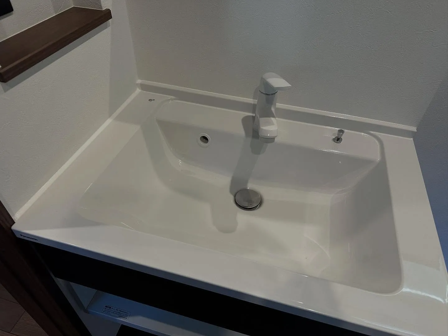 苦手なコーキングなどもへこたれず頑張り、癒しを求めて滝を拝み...