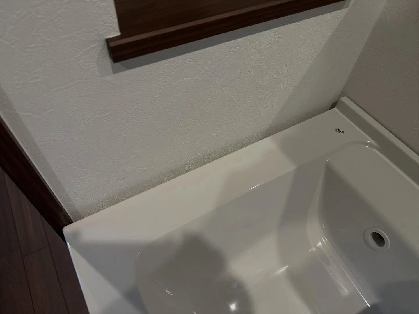 苦手なコーキングなどもへこたれず頑張り、癒しを求めて滝を拝み...