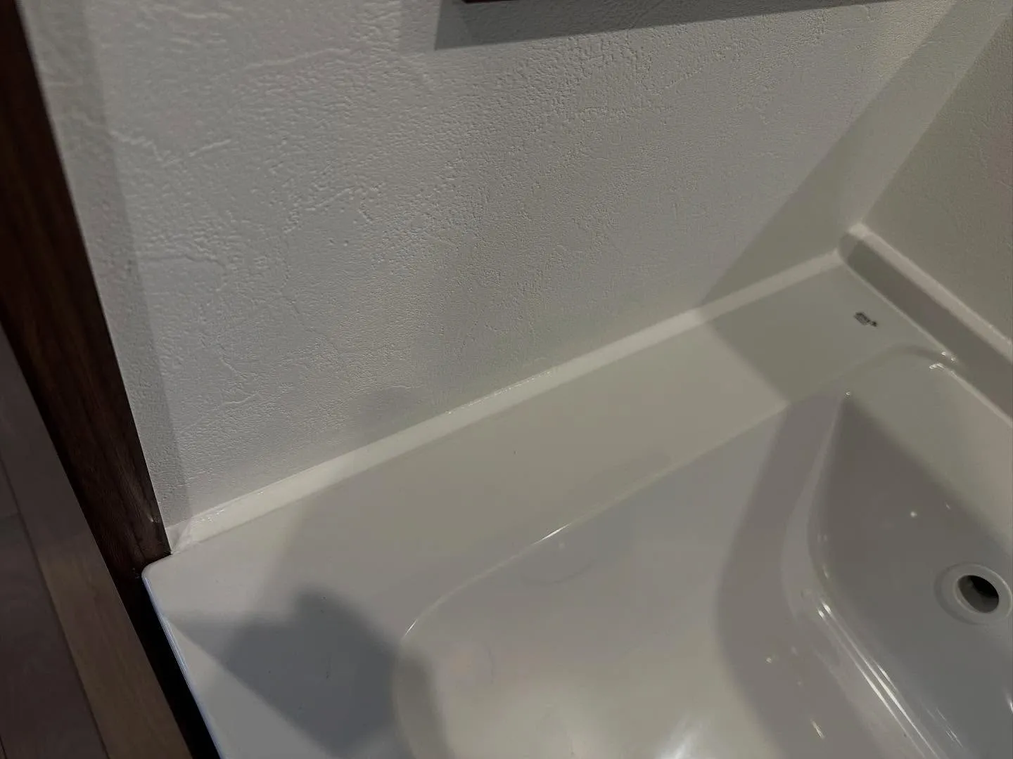 苦手なコーキングなどもへこたれず頑張り、癒しを求めて滝を拝み...