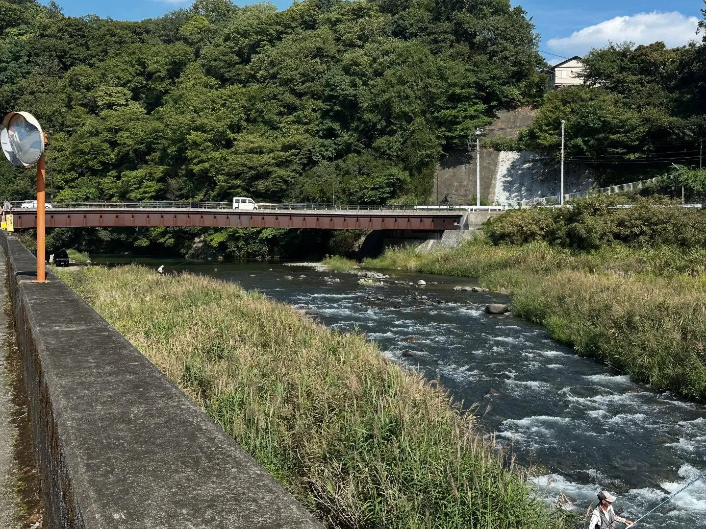 苦手なコーキングなどもへこたれず頑張り、癒しを求めて滝を拝み...