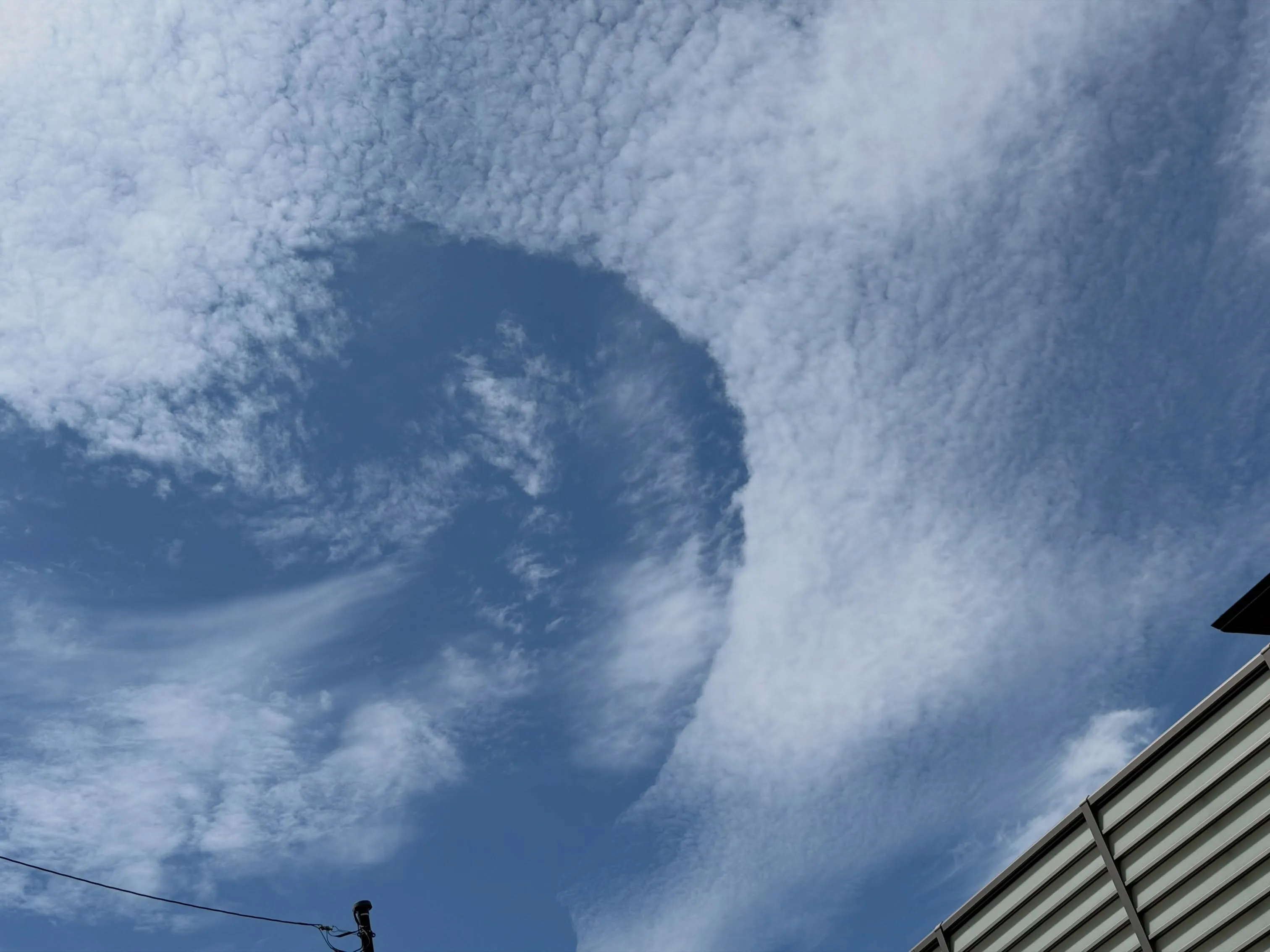 昨日は…横浜市の某所にてあまり頻度は高くない瓦の補修👆